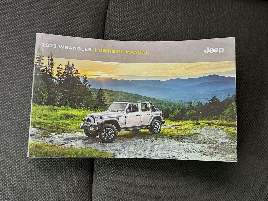 Used 2023 Jeep Wrangler Unlimited w/ Sun & Screen Package image 34