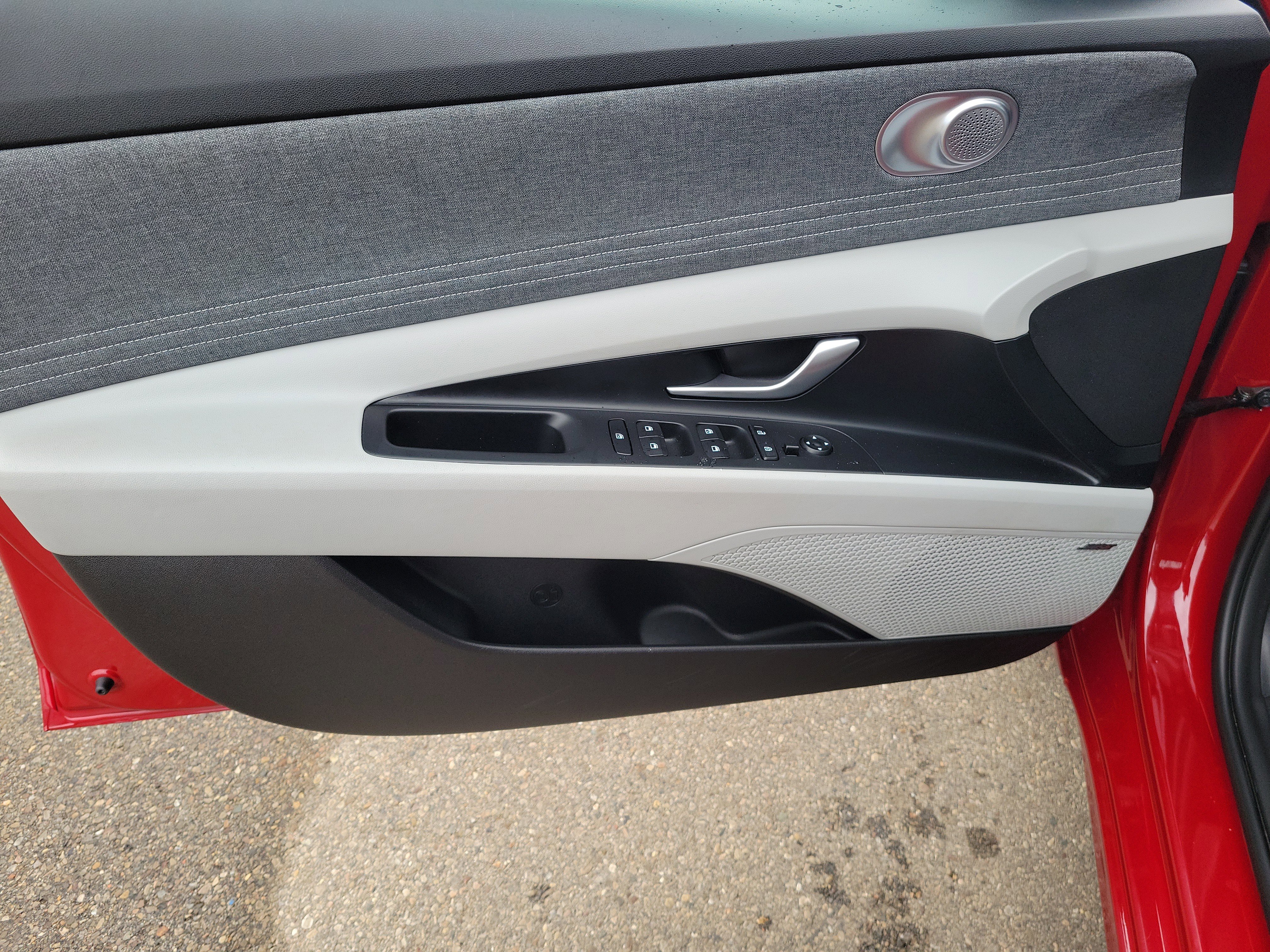 Used 2023 Hyundai Elantra Limited image 19