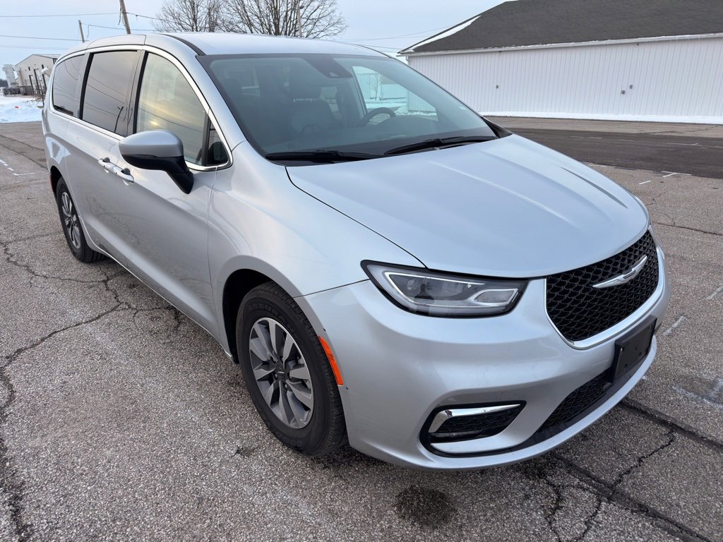 Used 2023 Chrysler Pacifica Touring-L image 51