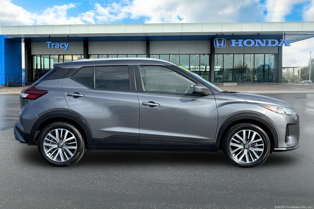 Used 2021 Nissan Kicks SV FWD image 4