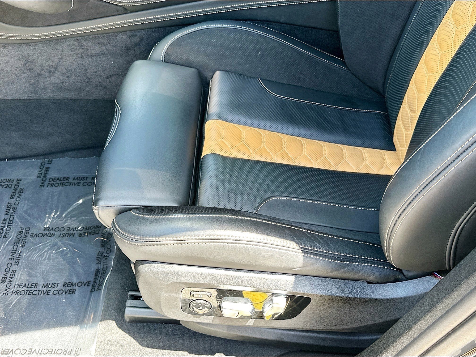 Used 2025 BMW X6 M Competition w/ Executive Package image 19