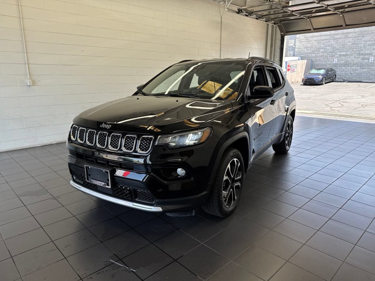 Used 2024 Jeep Compass Limited AWD/4WD image 3