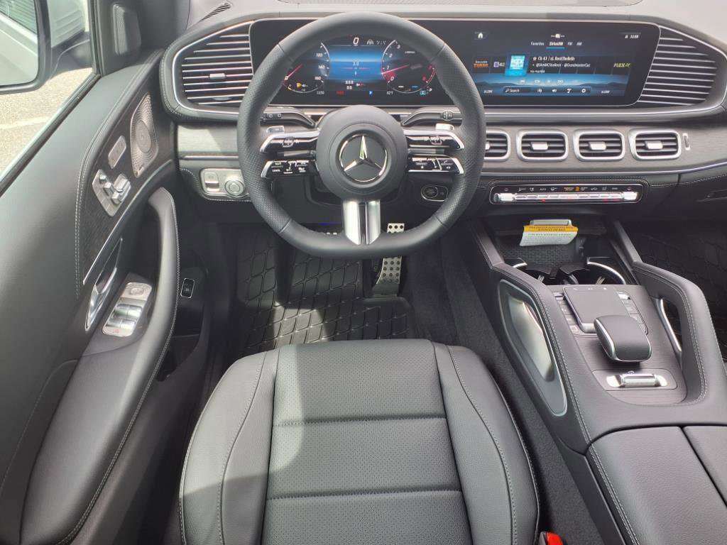 Used 2025 Mercedes-Benz GLS 450 4MATIC image 10