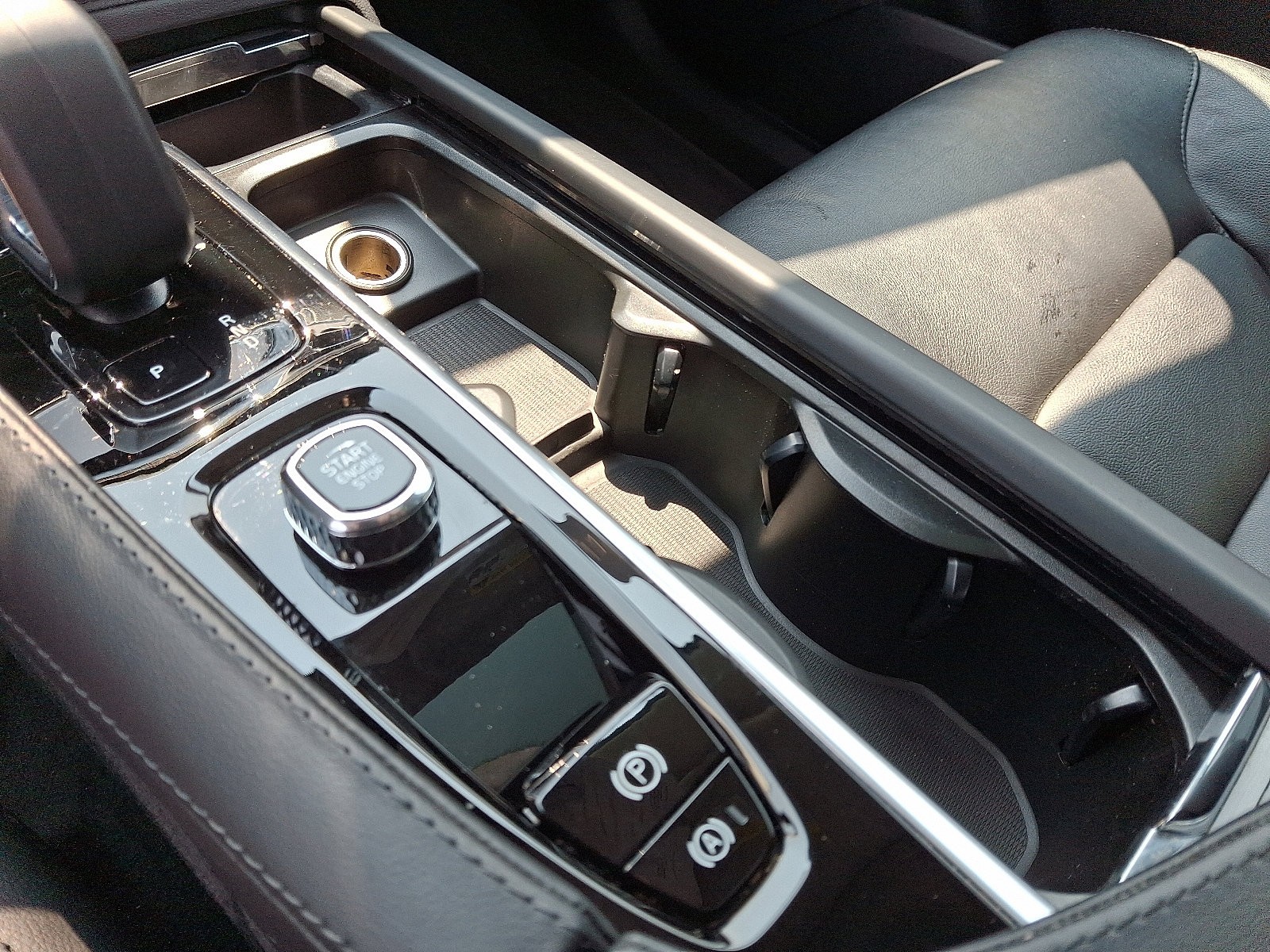 Certified 2024 Volvo XC90 B5 Core w/ Protection Package Premier image 24