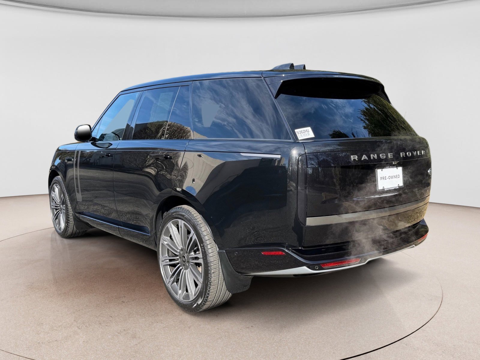 Used 2023 Land Rover Range Rover SE image 3