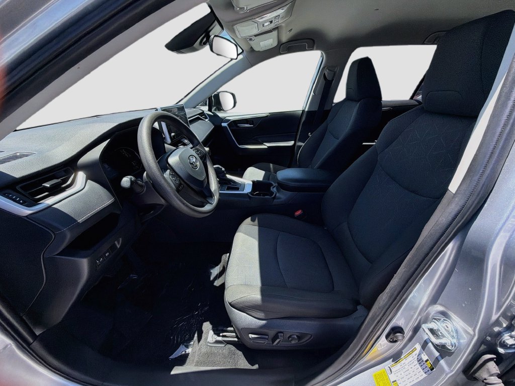 Used 2025 Toyota RAV4 XLE FWD image 18