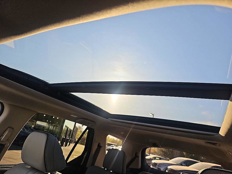 Used 2025 Honda Pilot Elite image 31