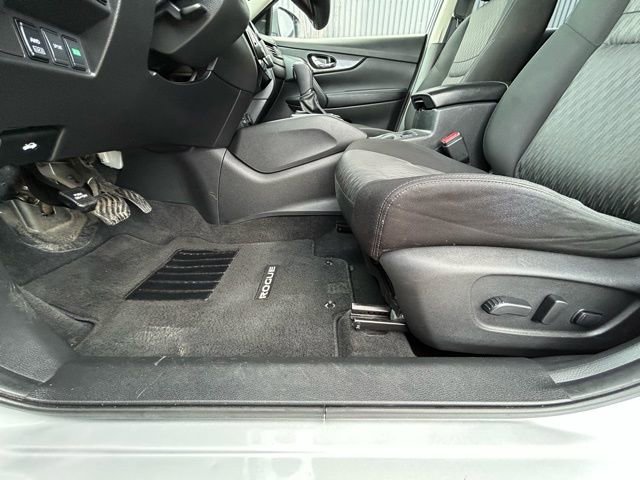 Used 2020 Nissan Rogue SV image 24