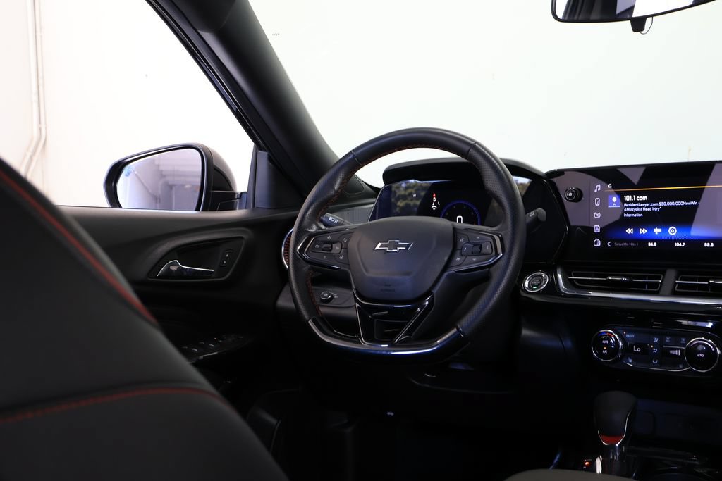 Used 2025 Chevrolet Trax RS w/ Driver Confidence Package FWD image 25