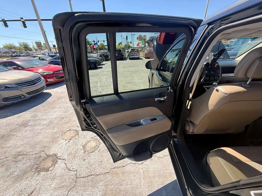 Used 2014 Jeep Compass Latitude image 16