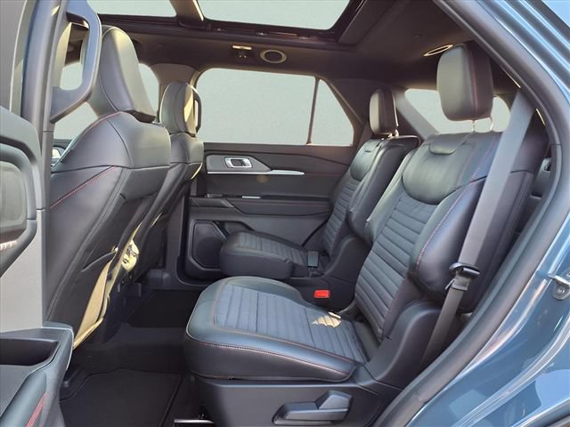 New 2025 Ford Explorer ST-Line w/ Premium Package AWD/4WD image 12