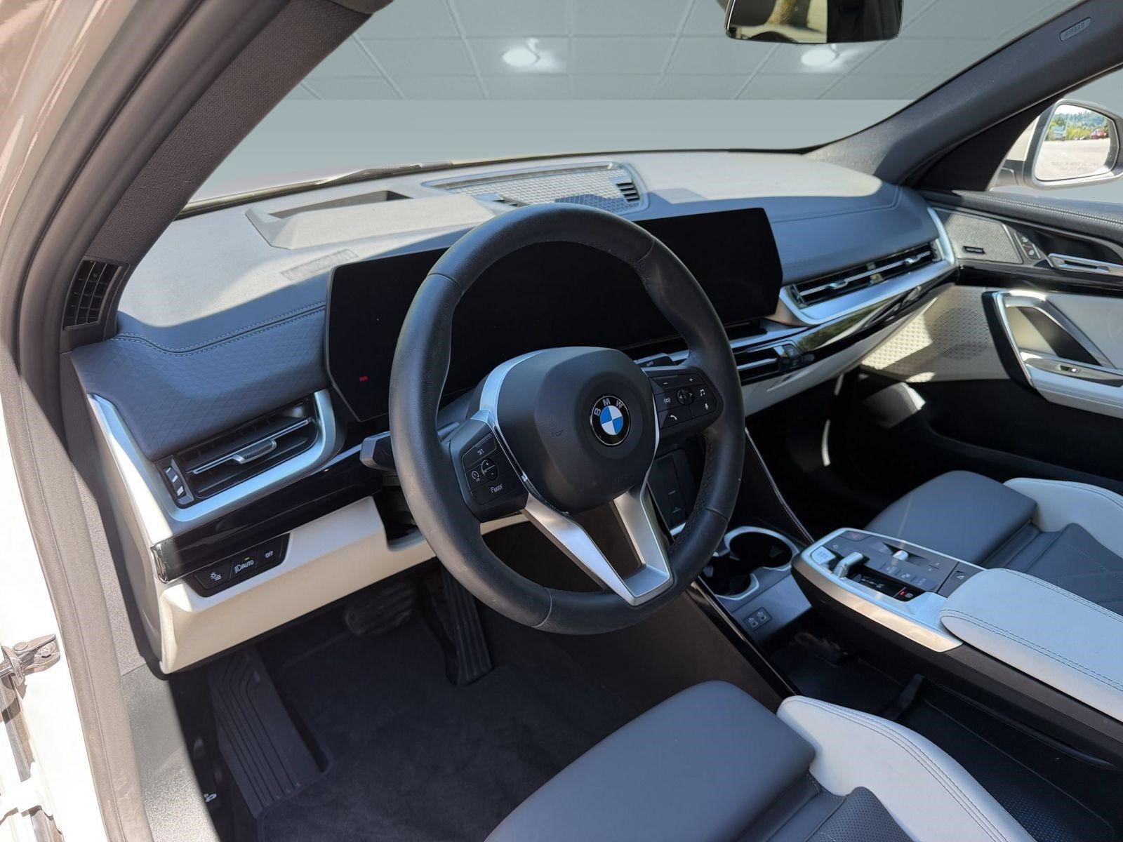 Used 2026 BMW X2 xDrive28i w/ Technology Package AWD/4WD image 4
