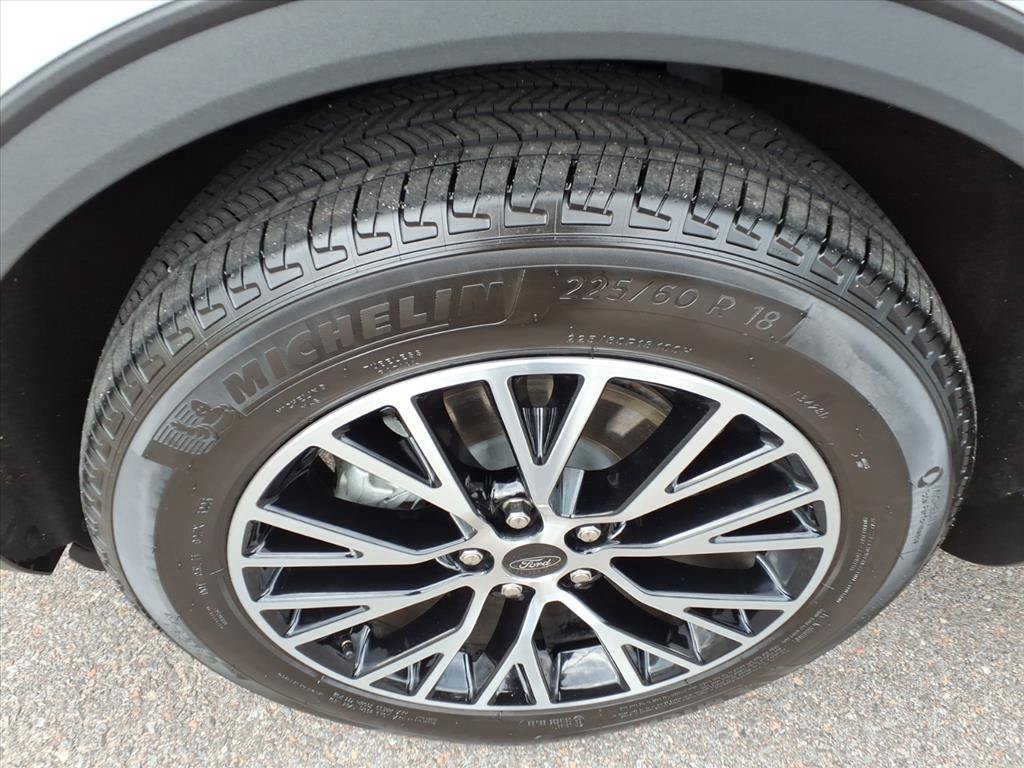 Used 2025 Ford Escape SE FWD image 18