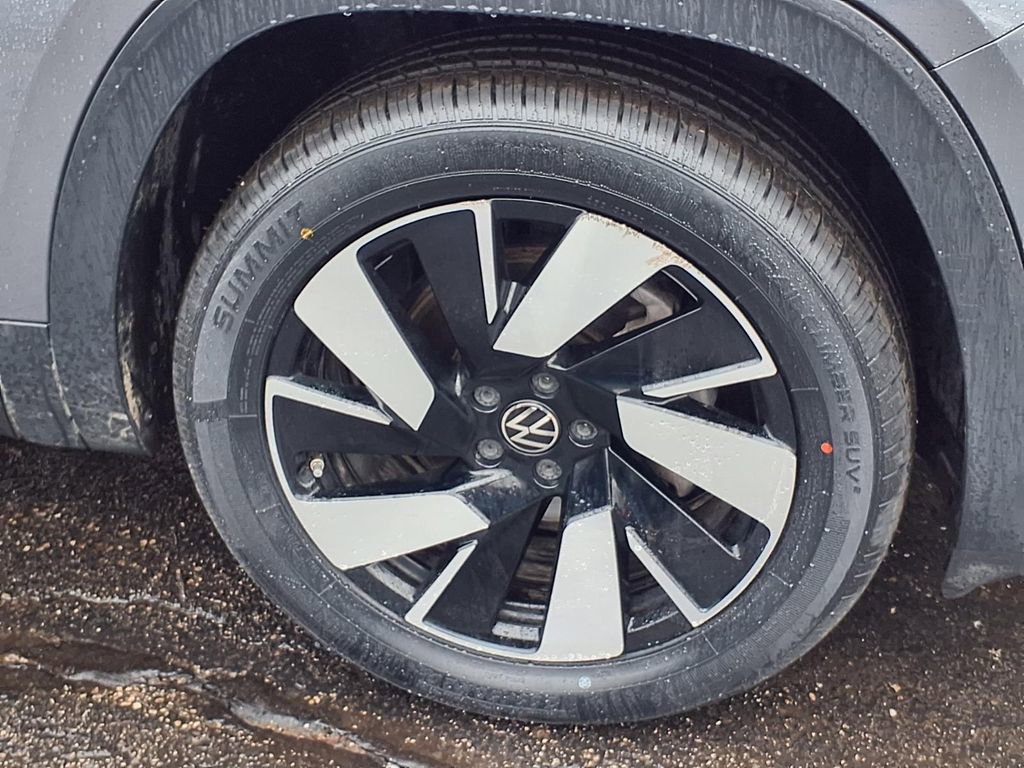 Used 2025 Volkswagen Atlas Cross Sport SE image 20