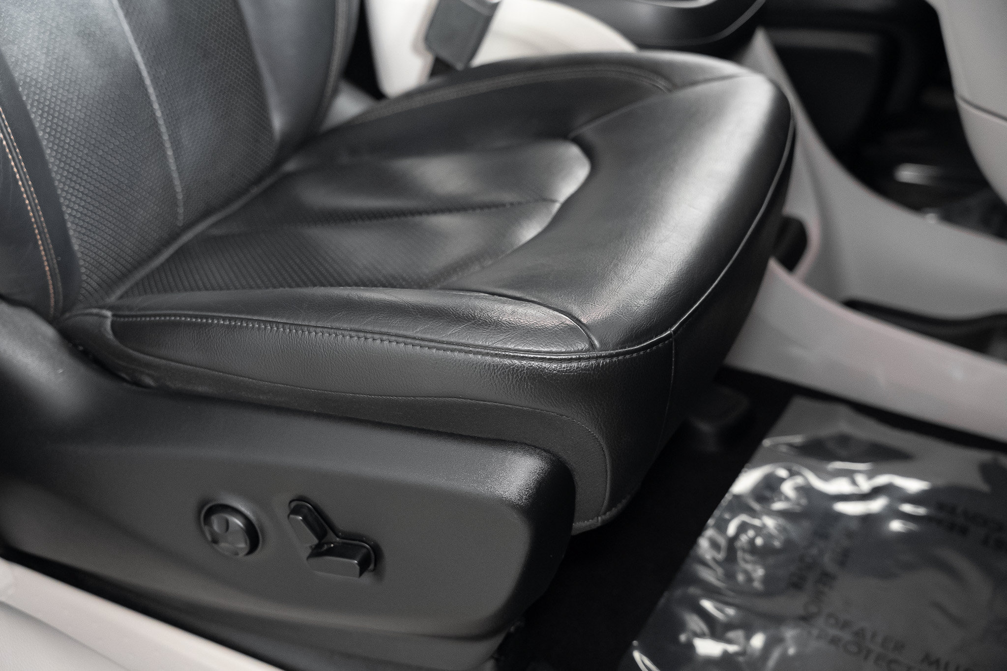 Used 2018 Chrysler Pacifica Touring-L w/ Advanced Safetytec Group FWD image 28
