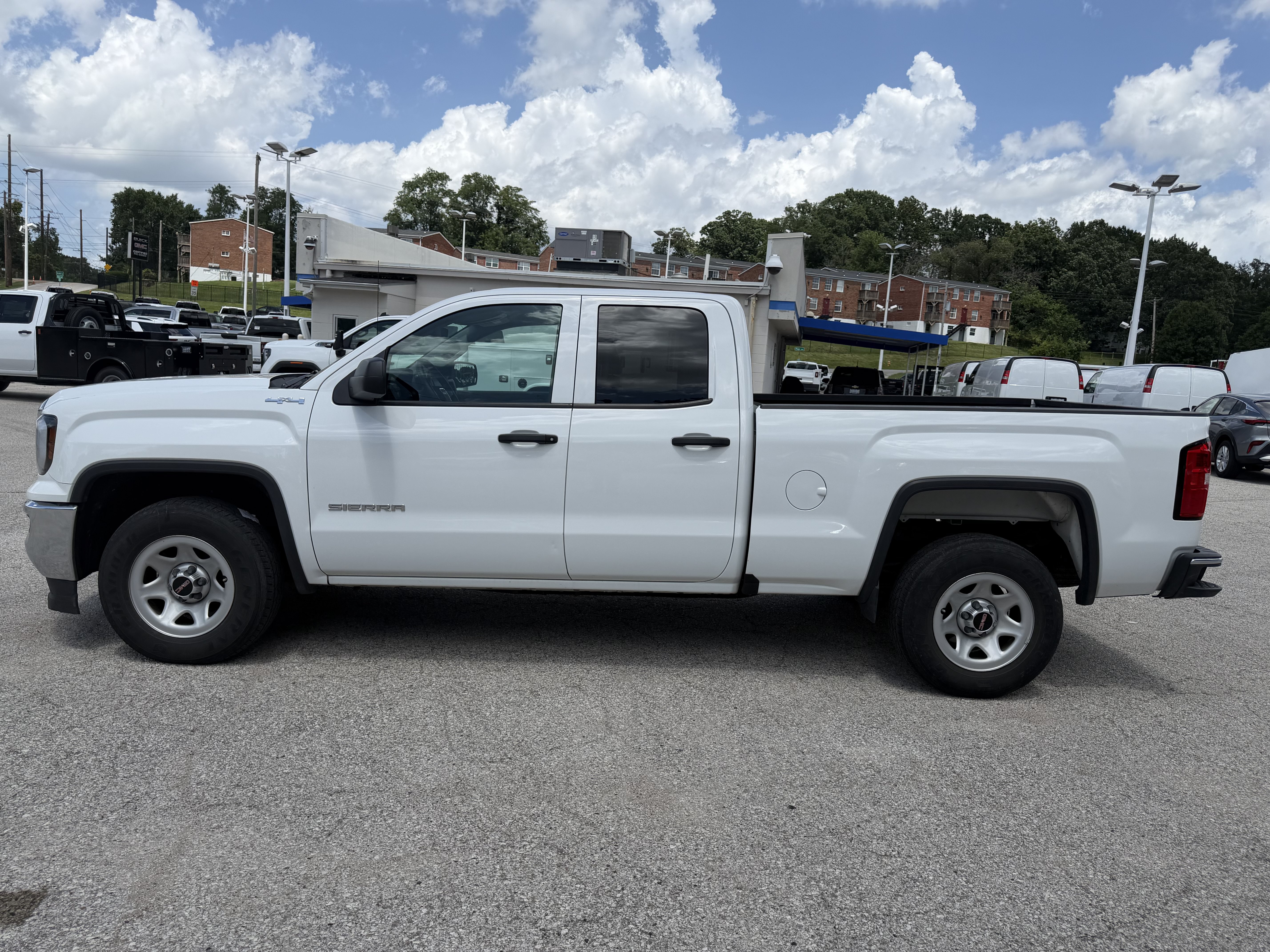 Used 2019 GMC Sierra 1500 Limited w/ Sierra Convenience Package AWD/4WD image 4