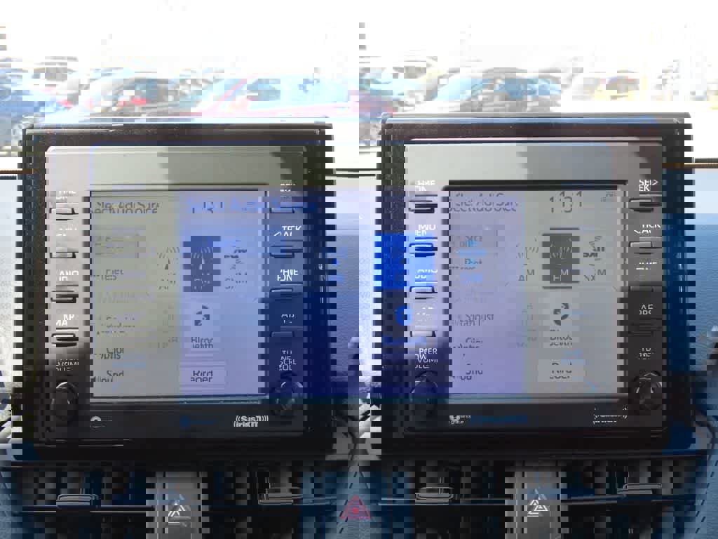 Used 2022 Toyota RAV4 LE image 19