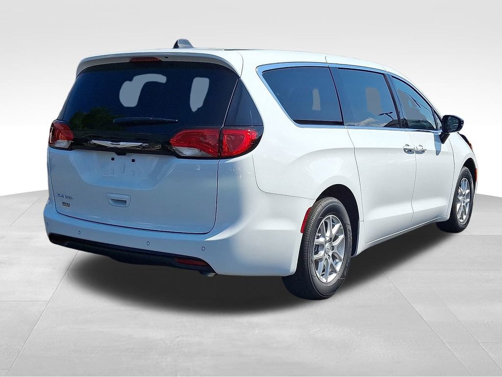 New 2025 Chrysler Voyager LX image 7