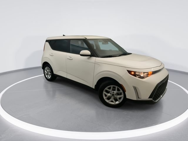 Used 2023 Kia Soul LX w/ Option Group 015 FWD image 8