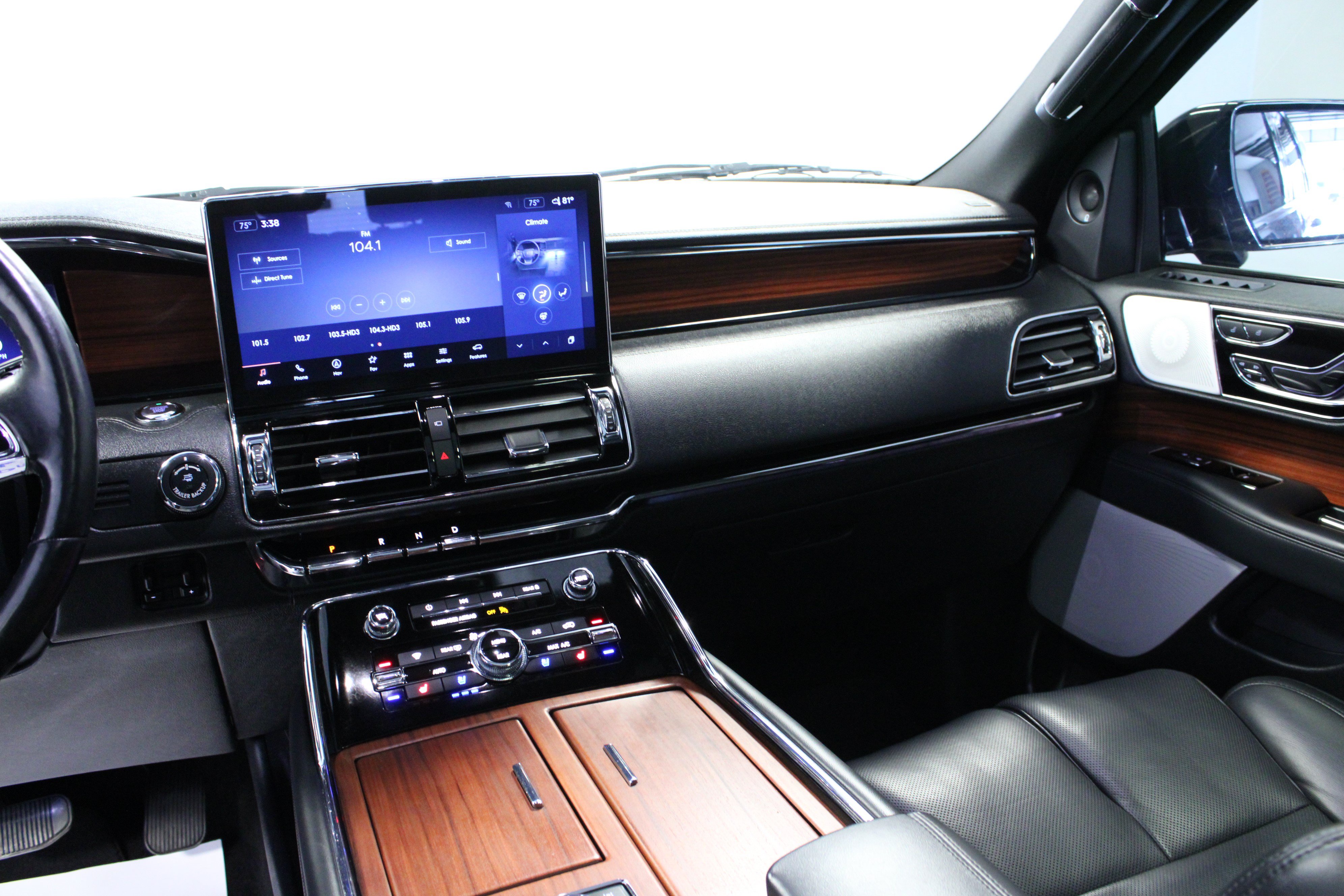 Used 2024 Lincoln Navigator L Reserve AWD/4WD image 21