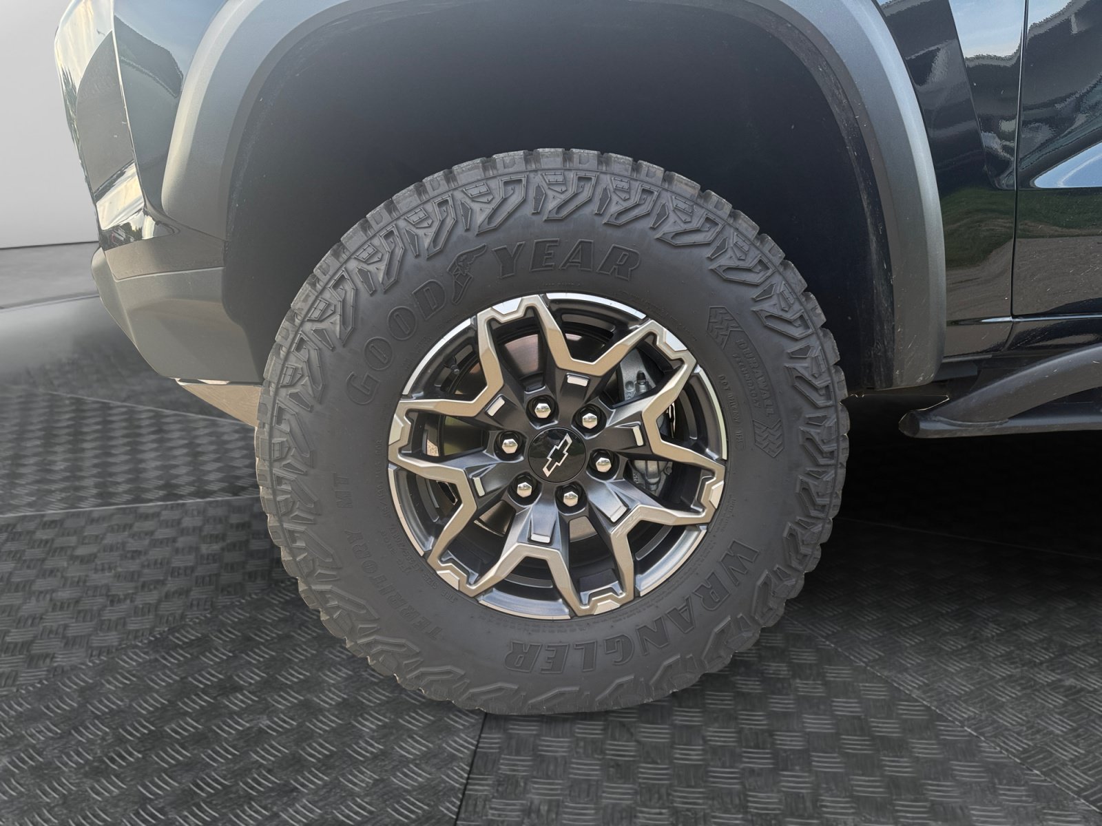 Certified 2026 Chevrolet Colorado ZR2 w/ Technology Package AWD/4WD image 14