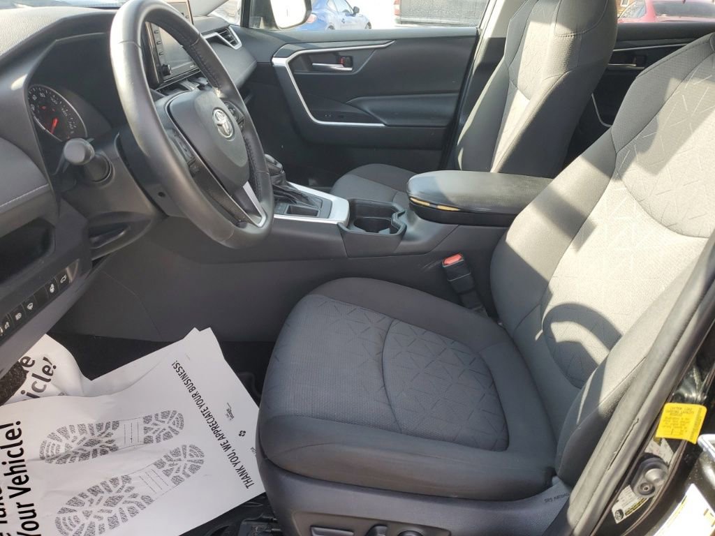 Used 2021 Toyota RAV4 XLE image 23