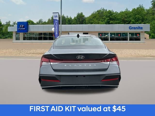 Certified 2025 Hyundai Elantra SE image 8