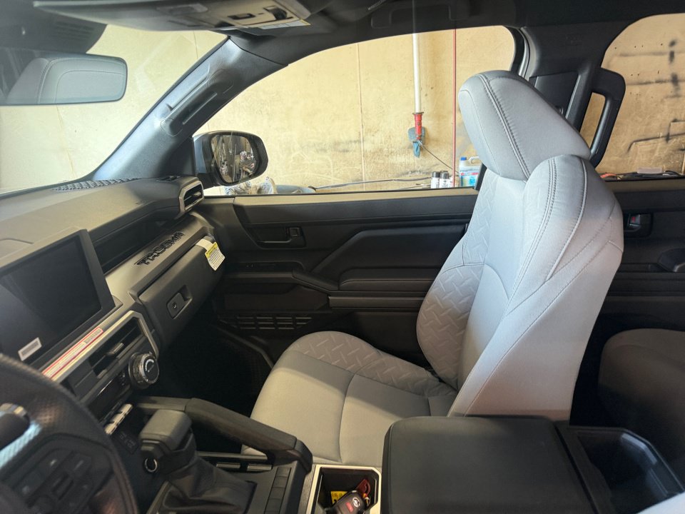 Certified 2025 Toyota Tacoma SR5 AWD/4WD image 32