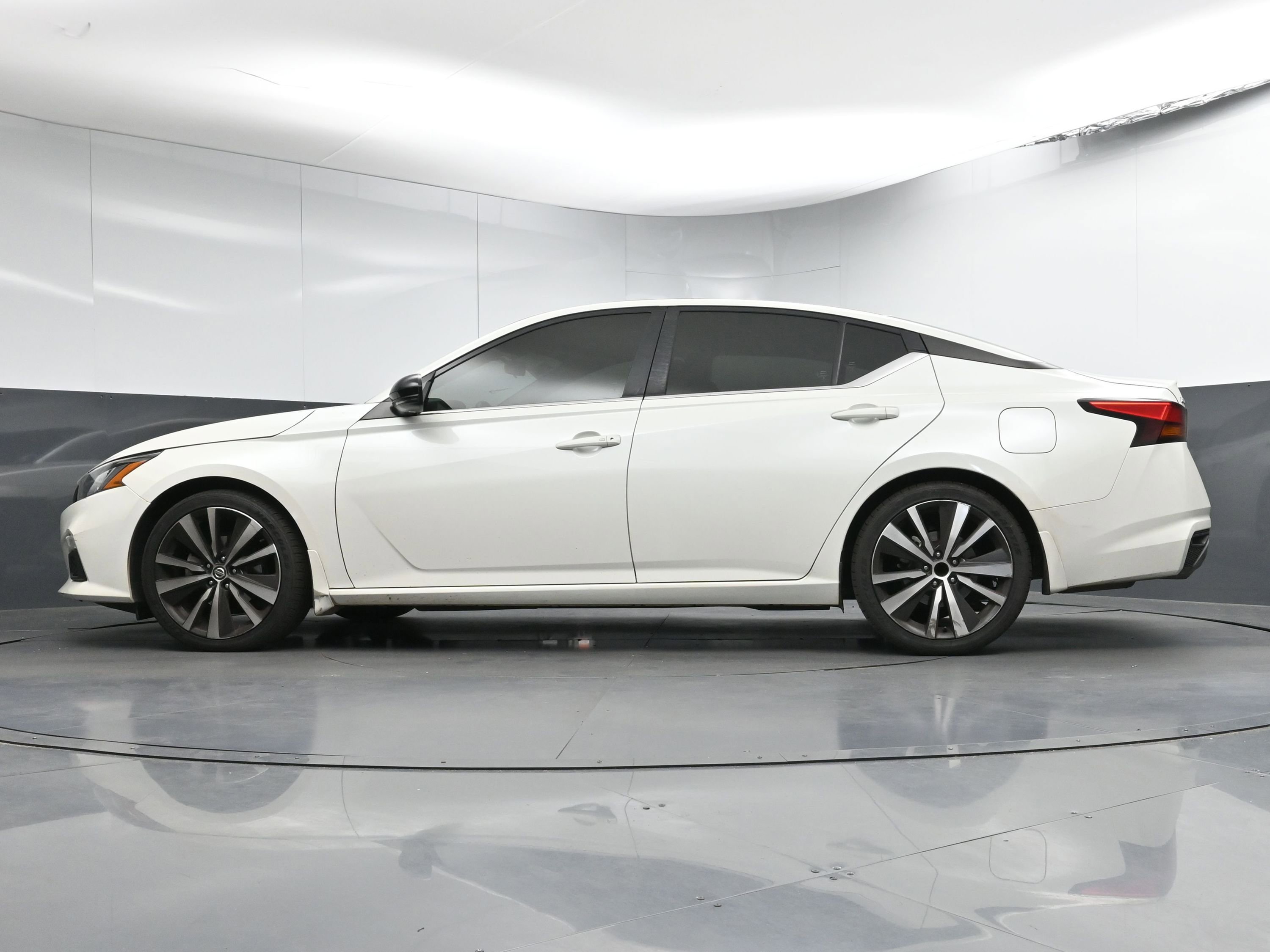 Used 2019 Nissan Altima 2.5 SR w/ SR Premium Package image 29