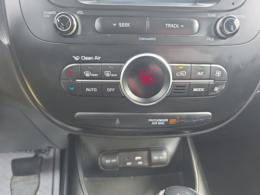 Used 2017 Kia Soul + FWD image 21