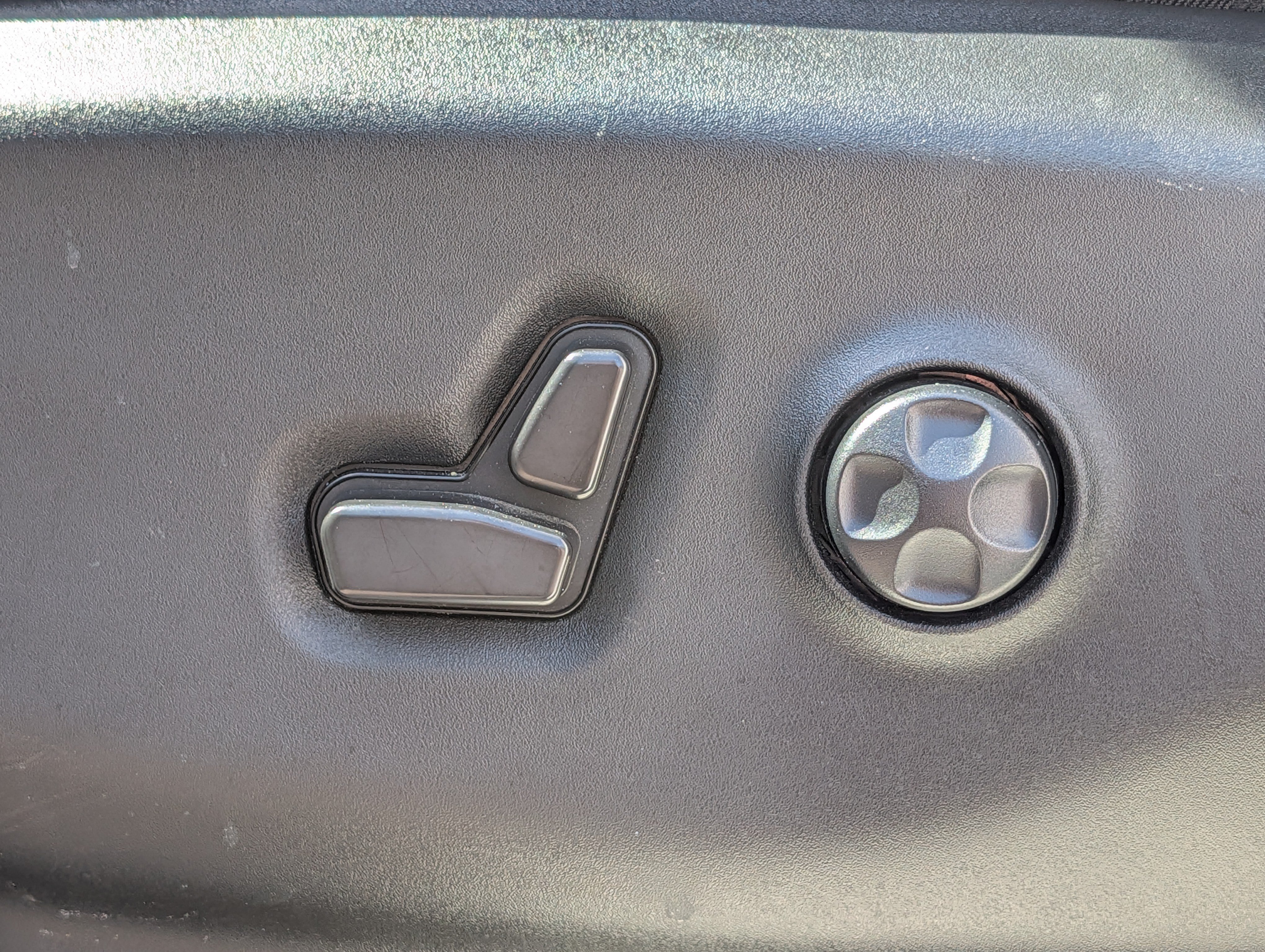Used 2024 Chrysler Pacifica Touring-L FWD image 20