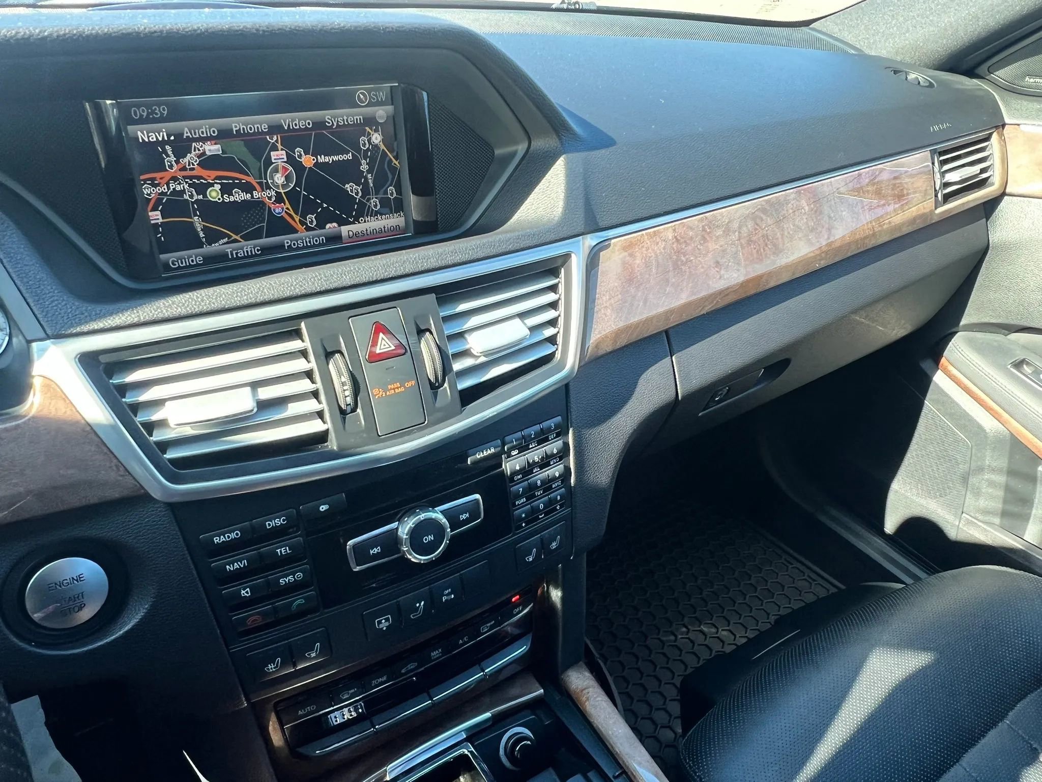Used 2013 Mercedes-Benz E 550 4MATIC Sedan image 12