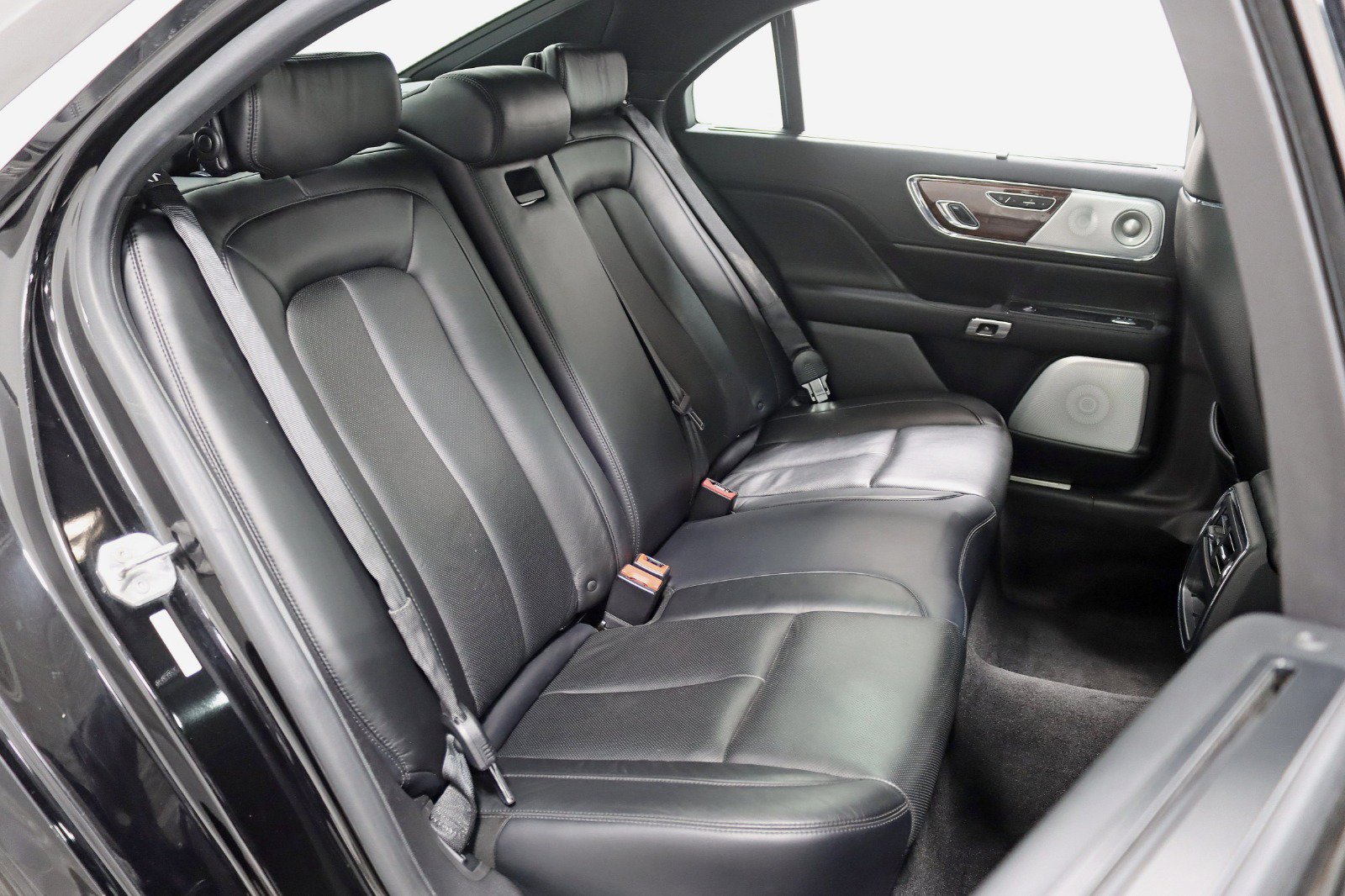 Used 2017 Lincoln Continental Reserve w/ Luxury Package AWD/4WD image 28