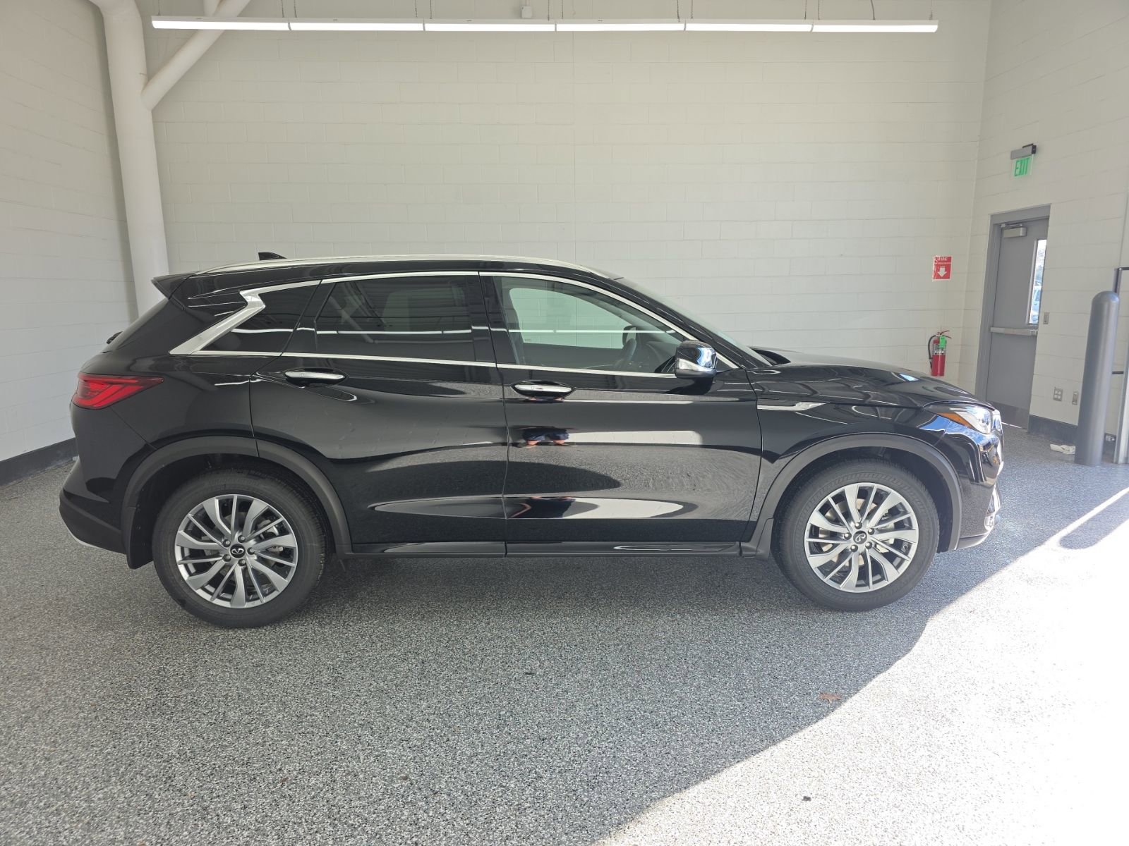 New 2025 INFINITI QX50 Luxe image 6