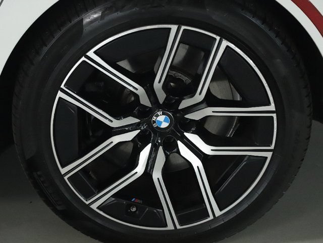 Used 2026 BMW 740i xDrive AWD/4WD image 40
