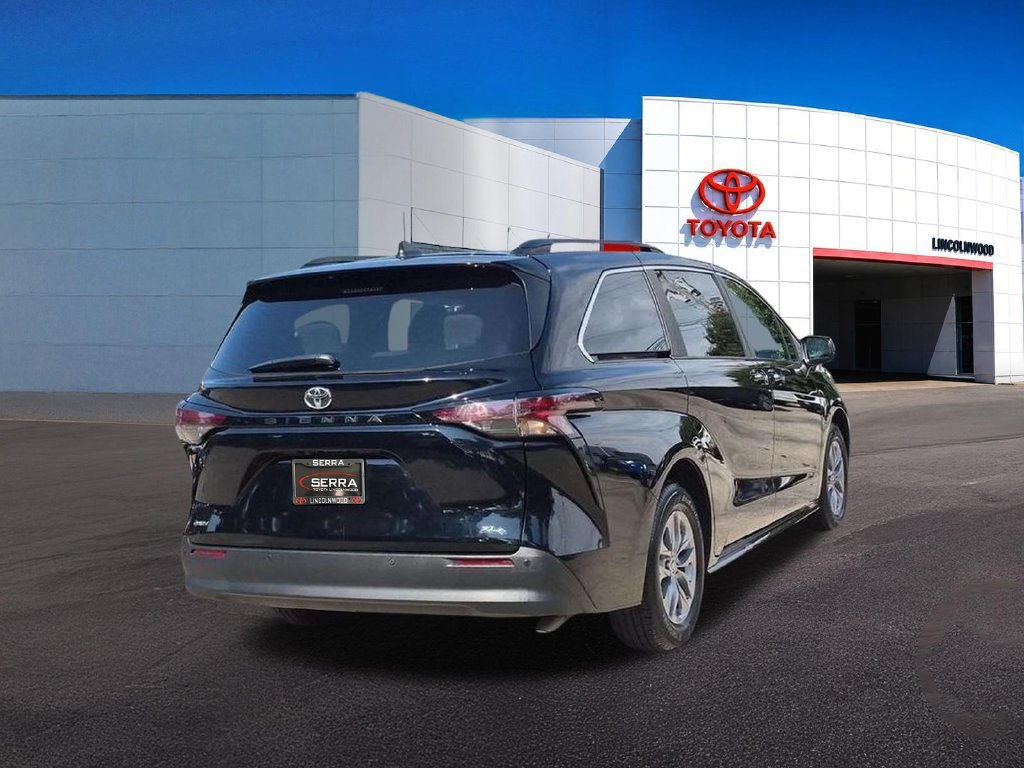 Used 2026 Toyota Sienna XLE FWD image 12