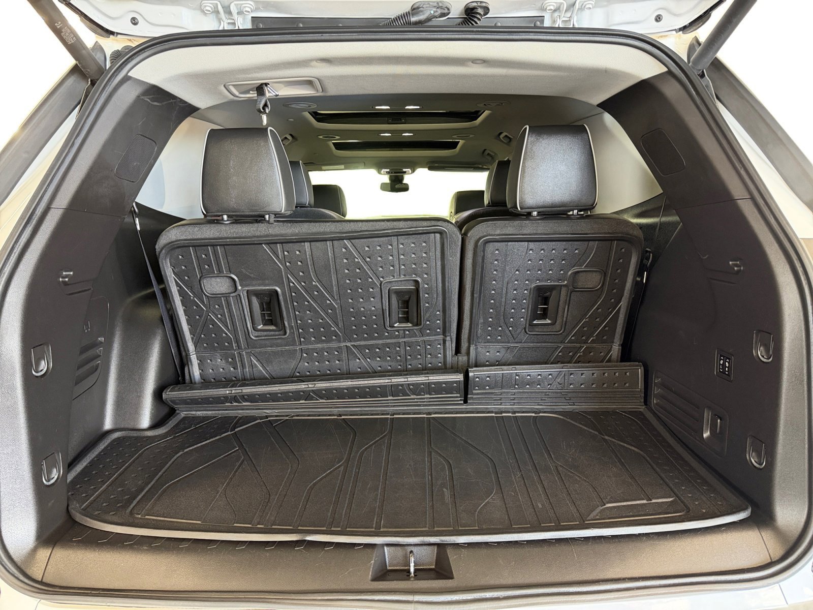 Used 2020 Chevrolet Traverse High Country w/ LPO, Floor Liner Package AWD/4WD image 29