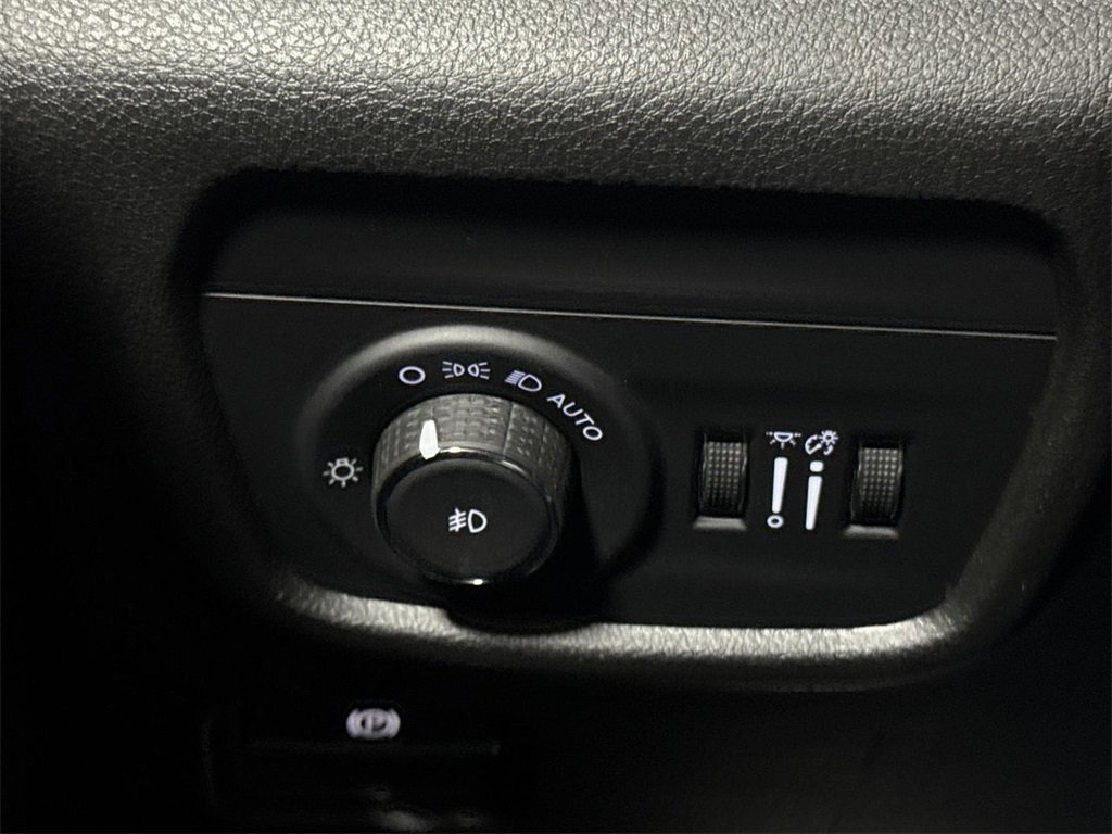 Used 2024 Jeep Grand Cherokee Limited image 20