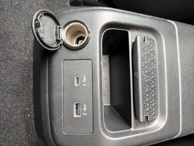 Used 2024 Nissan Ariya AWD image 32