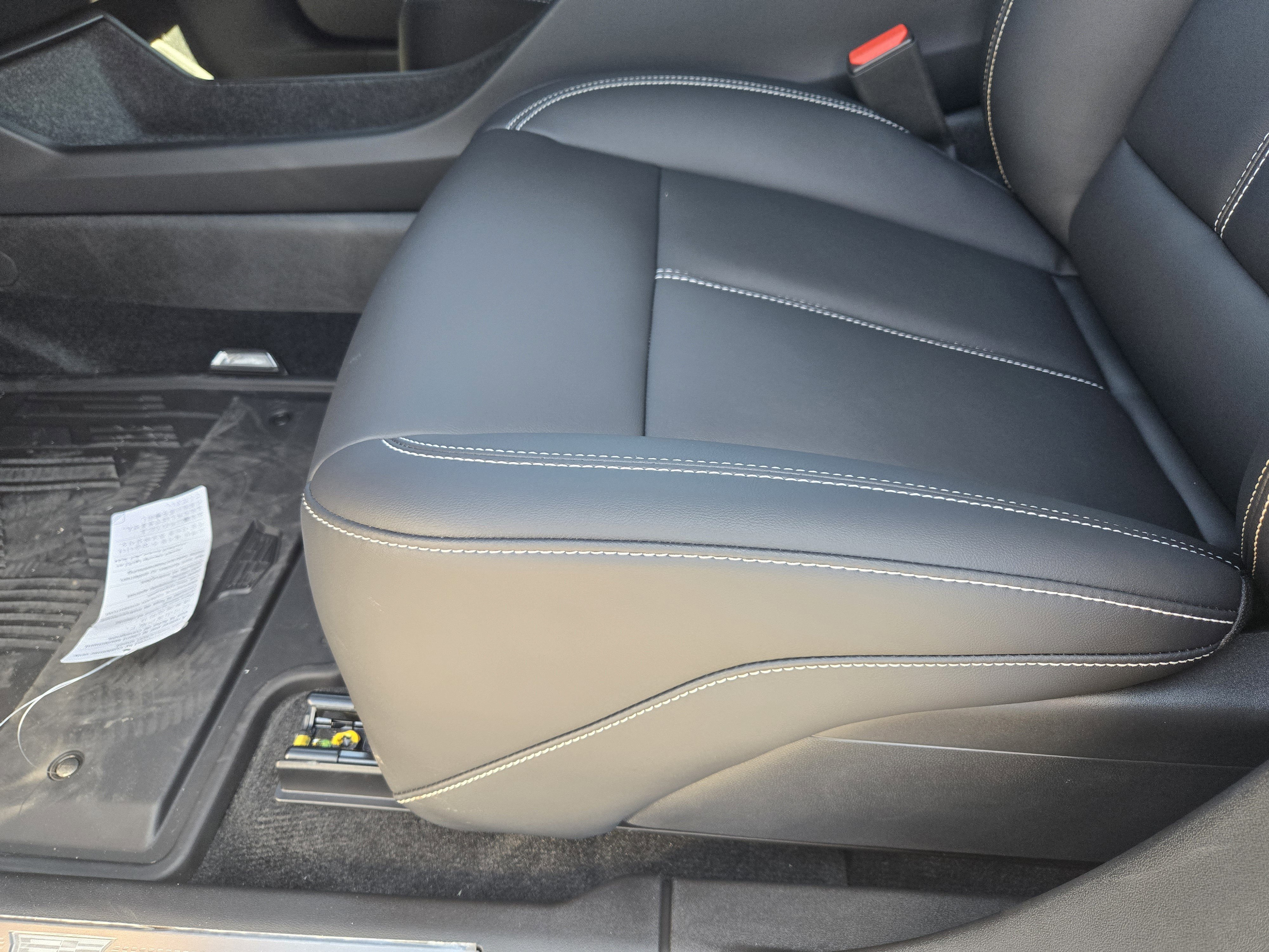 New 2025 Cadillac Optiq Sport 1 image 17