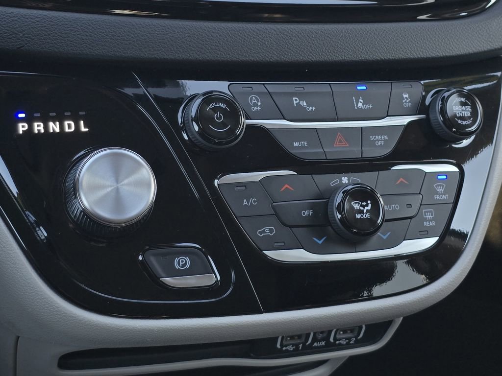 Used 2024 Chrysler Pacifica Touring-L image 23