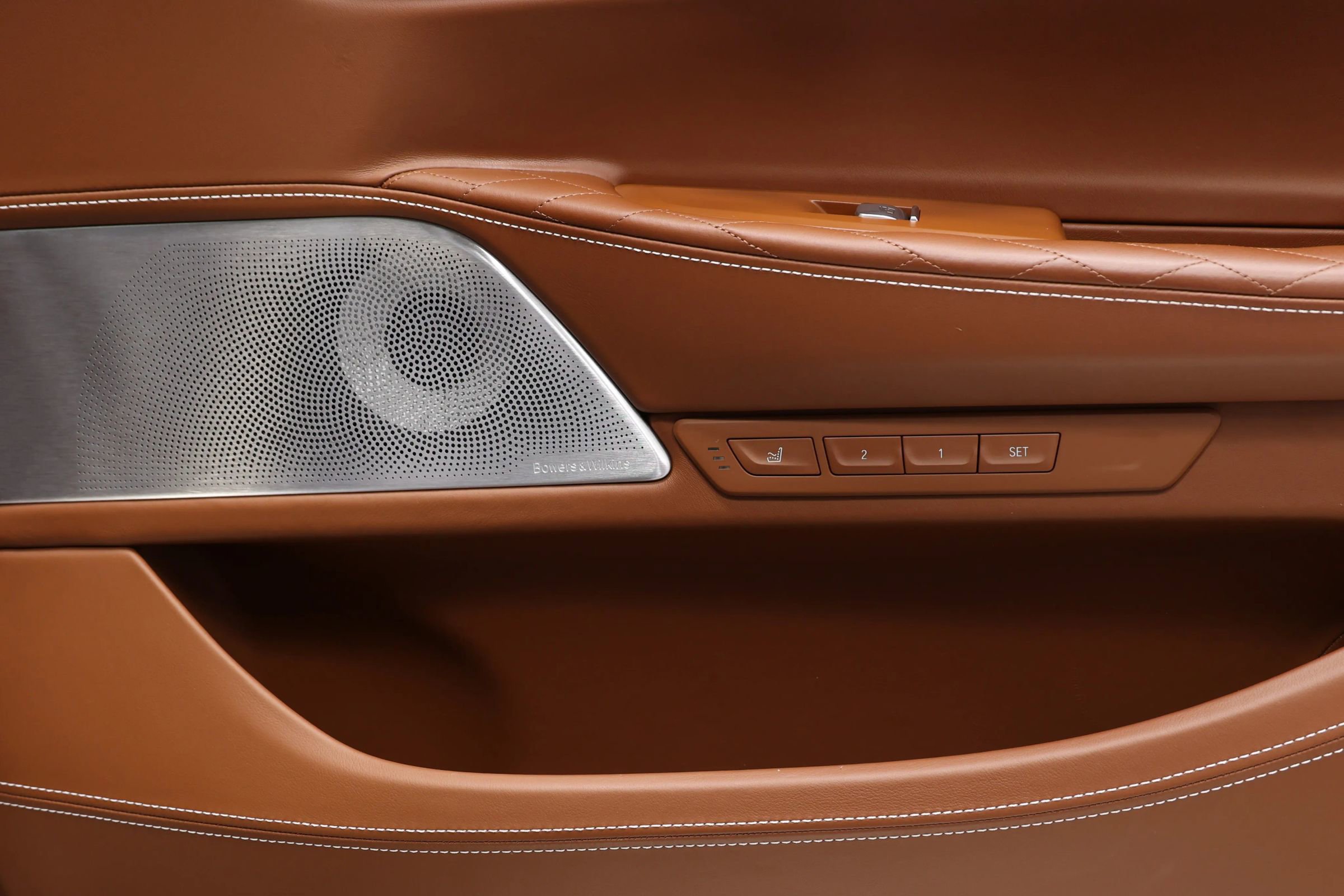 Used 2022 BMW M760i xDrive w/ Luxury Rear Seating Package image 89