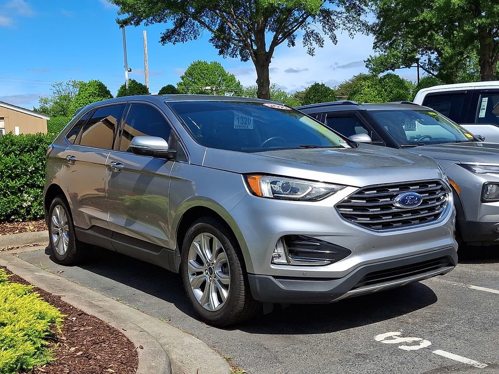 Used 2022 Ford Edge Titanium AWD/4WD image 3
