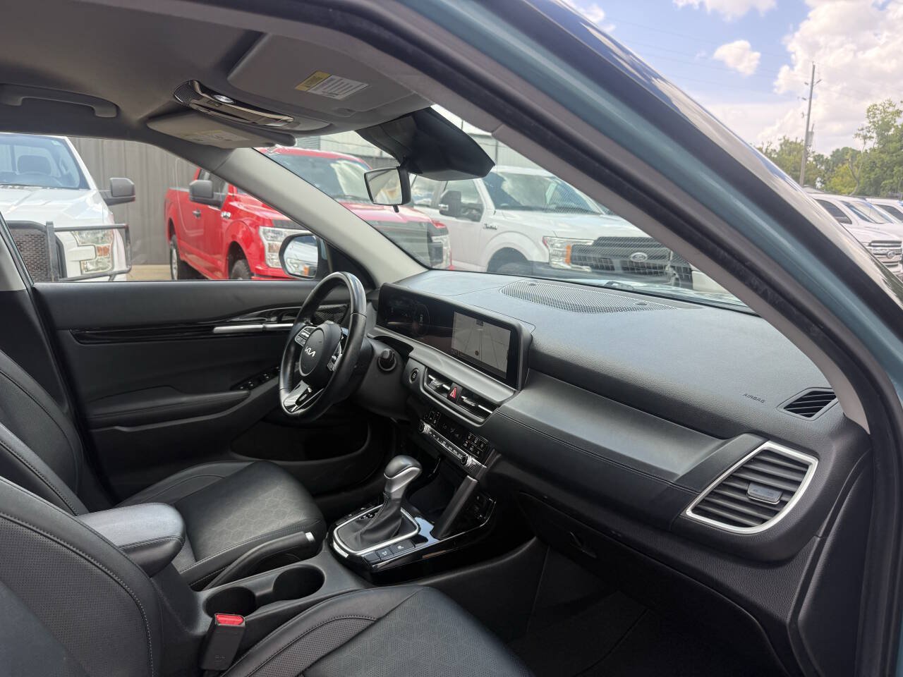 Used 2024 Kia Seltos EX FWD image 9