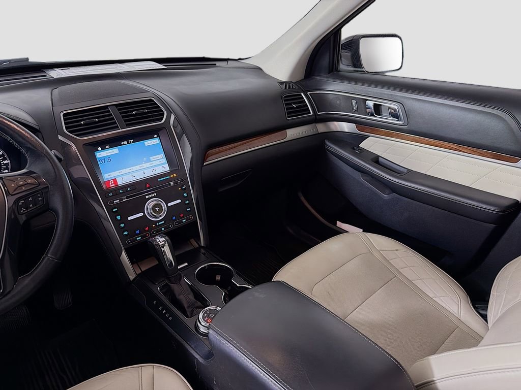 Used 2018 Ford Explorer Platinum image 28