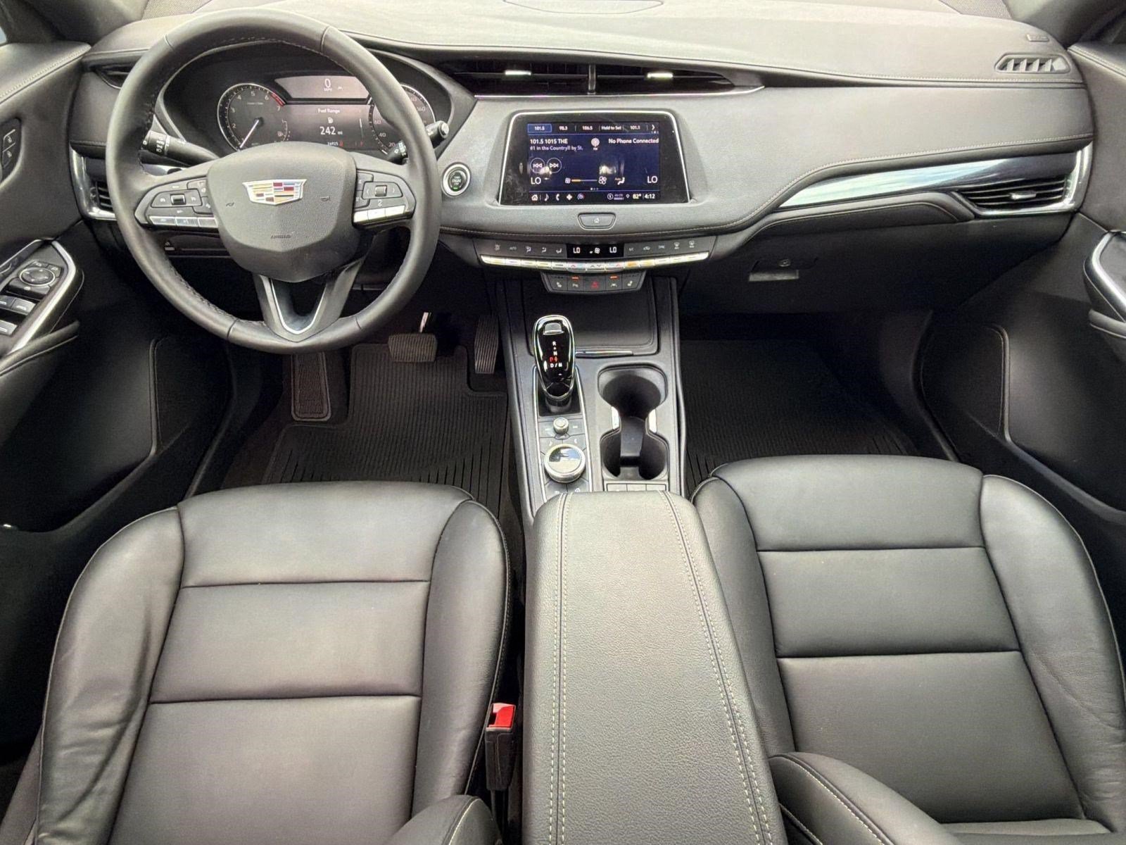 Used 2023 Cadillac XT4 Luxury w/ Cold Weather Package FWD image 14