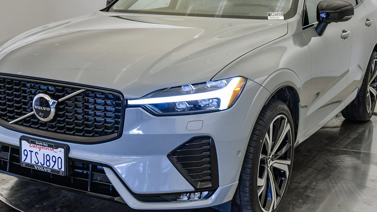 Certified 2025 Volvo XC60 B5 Ultra w/ Protection Package Premier image 9