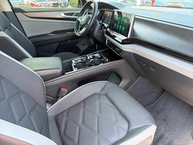 Used 2024 Volkswagen Atlas Peak Edition SE AWD/4WD image 24