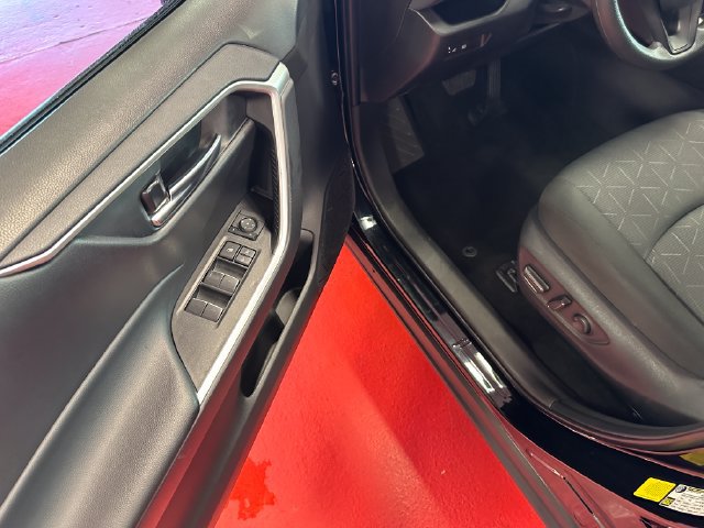 Certified 2025 Toyota RAV4 XLE AWD/4WD image 9