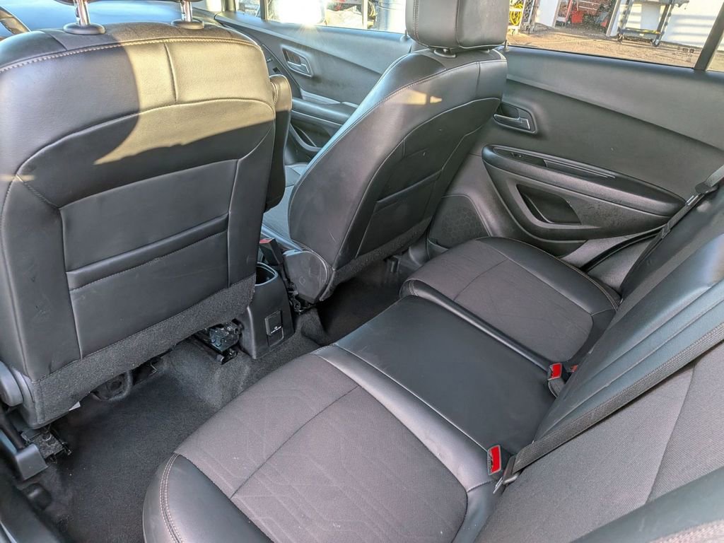 Used 2022 Chevrolet Trax LT w/ LT Convenience Package image 30